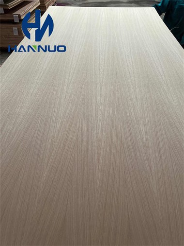 Efektná preglejka z prírodného bieleho dubu